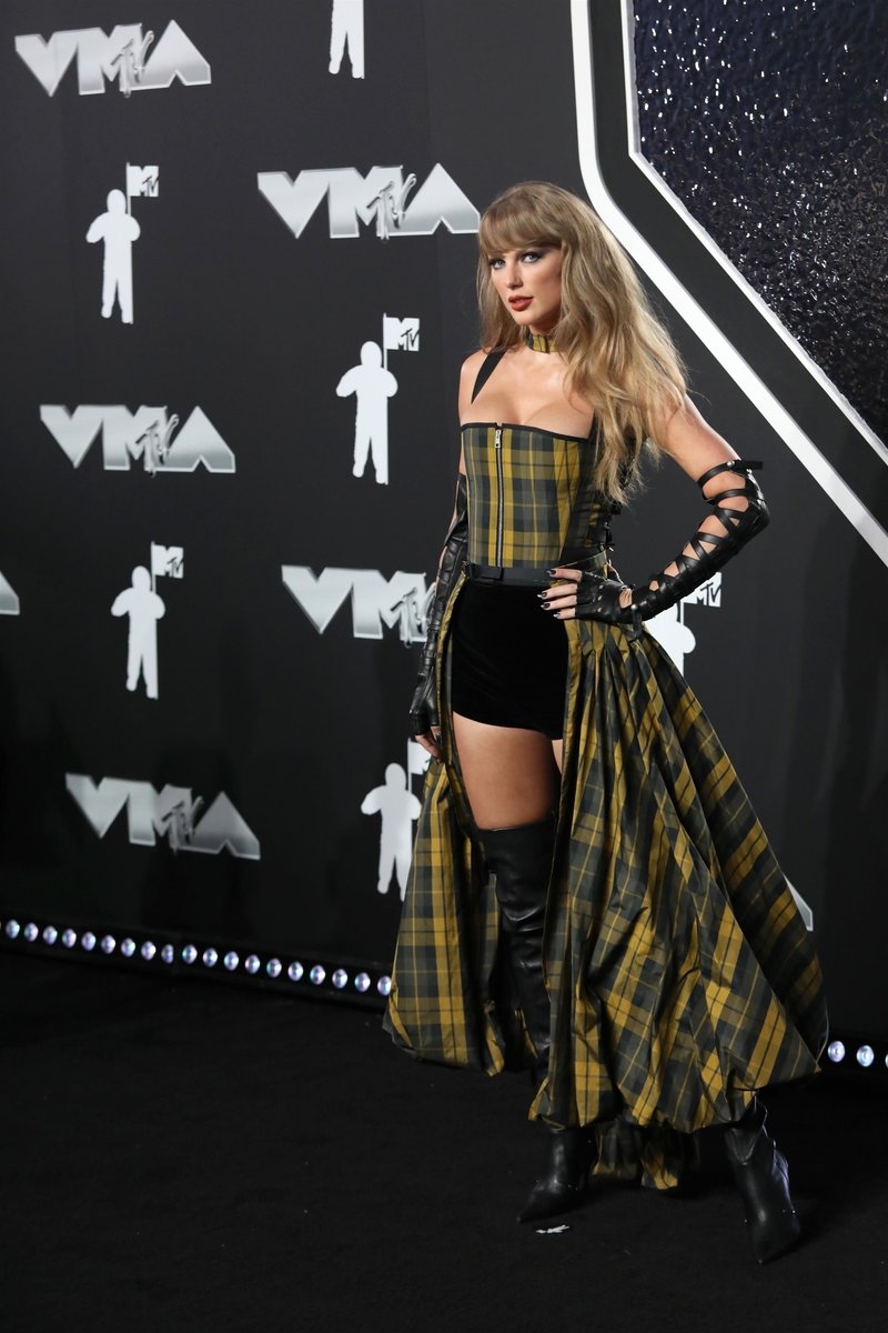 Taylor Swift at 2024 MTV Video Music Awards — photo 4