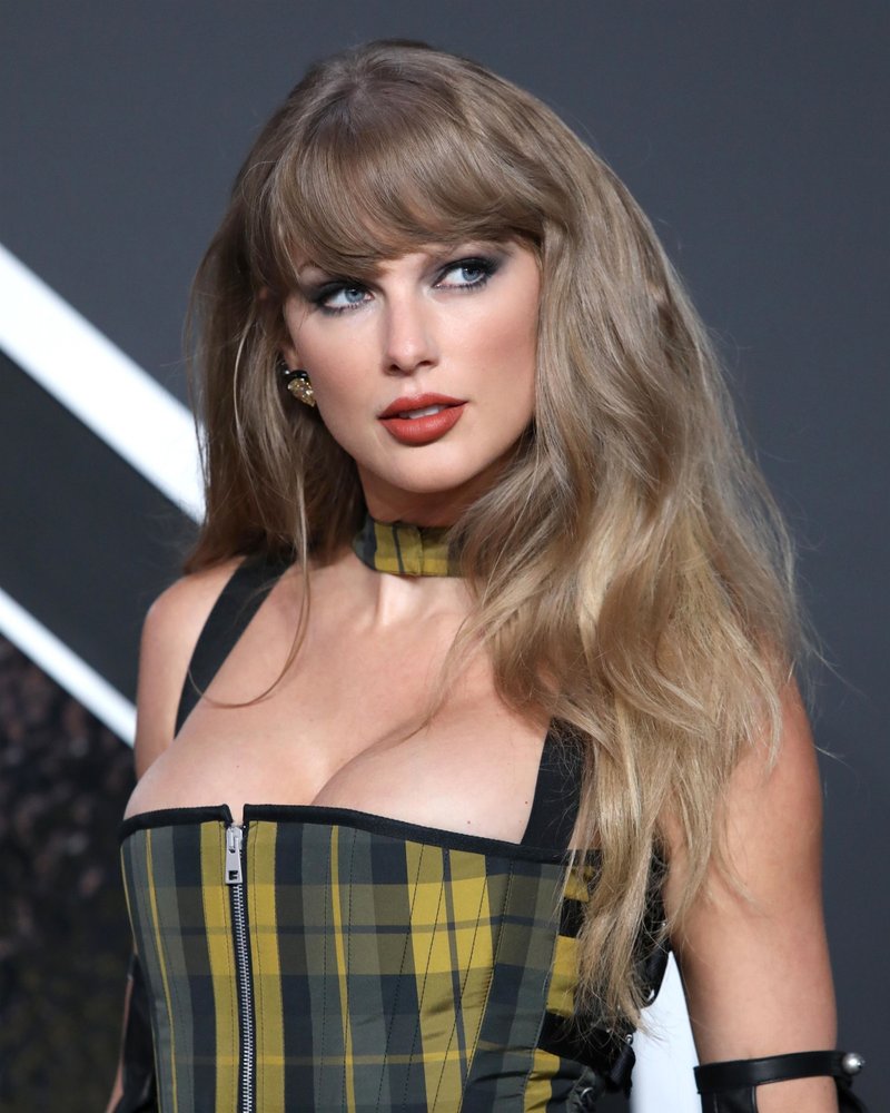 Taylor Swift at 2024 MTV Video Music Awards — photo 14