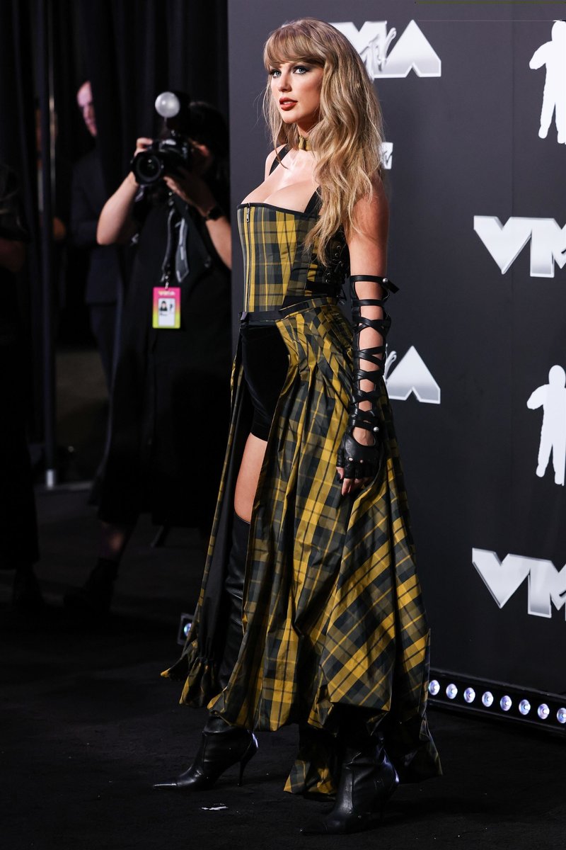 Taylor Swift at 2024 MTV Video Music Awards — photo 26