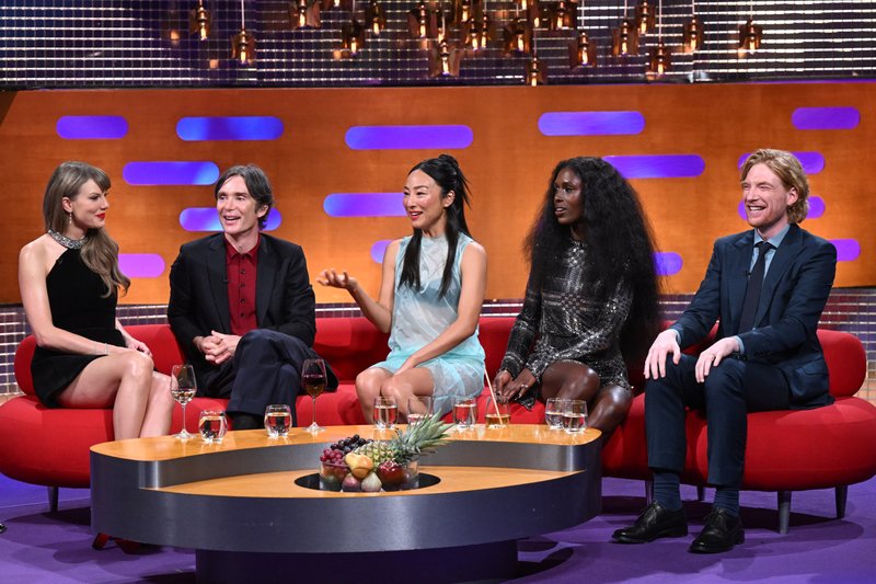 Taylor Swift at The Graham Norton Show — photo 6