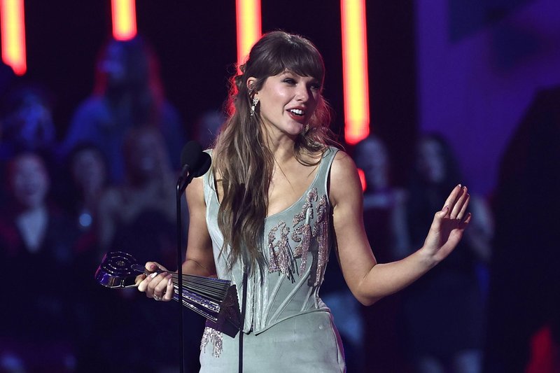 Taylor Swift at 2026 iHeartRadio Music Awards — photo 6