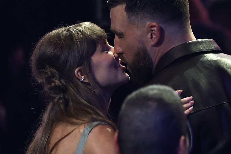 Taylor Swift at 2026 iHeartRadio Music Awards — photo 7