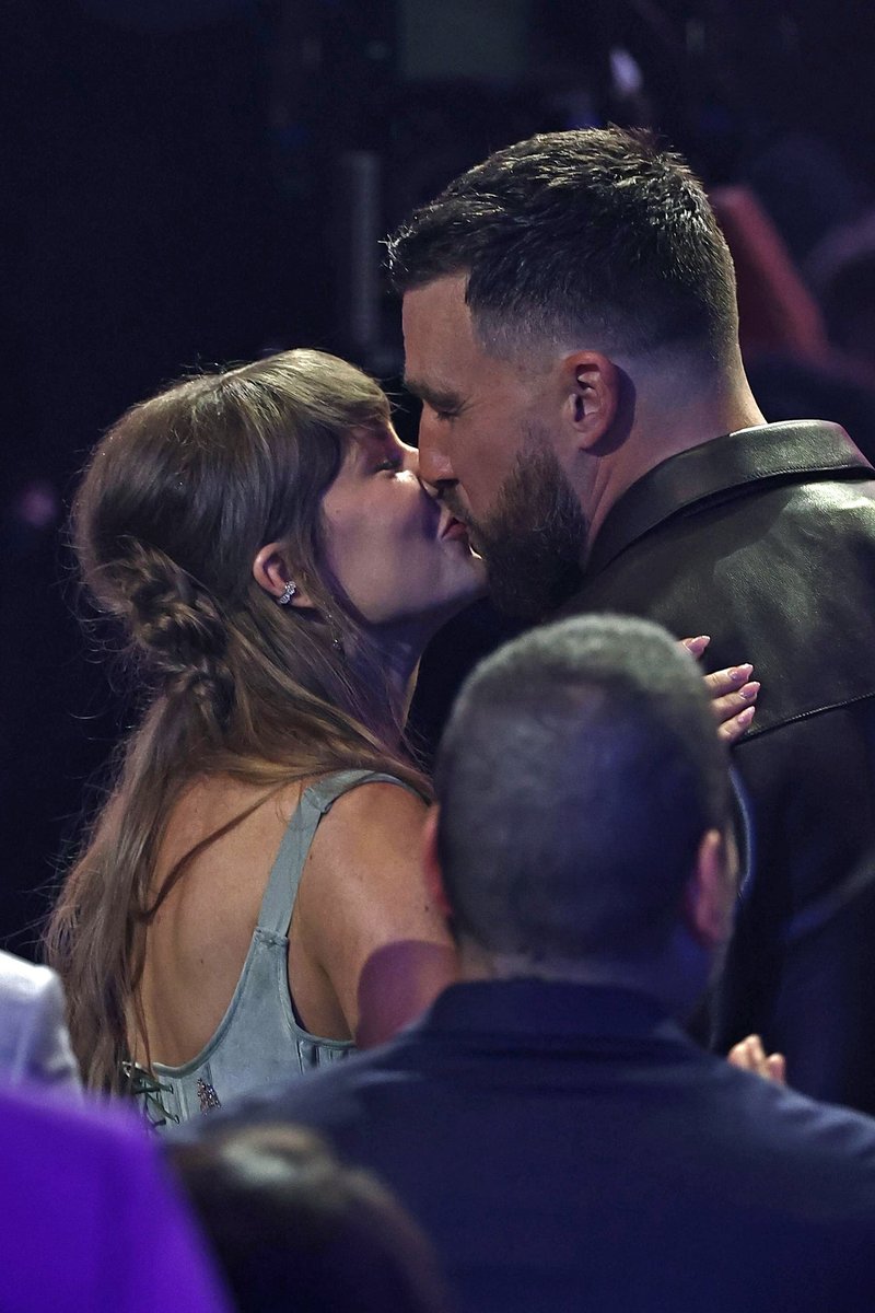 Taylor Swift at 2026 iHeartRadio Music Awards — photo 8