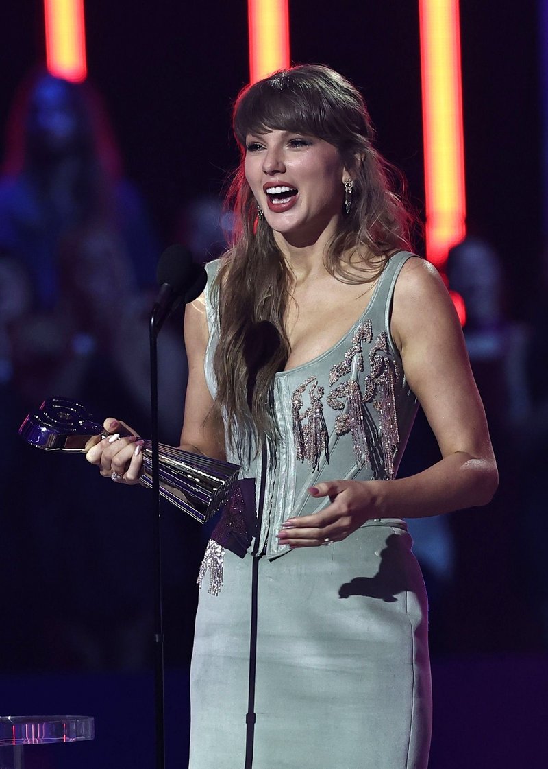 Taylor Swift at 2026 iHeartRadio Music Awards — photo 14