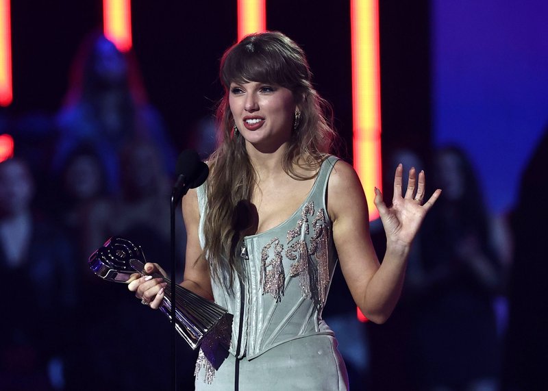 Taylor Swift at 2026 iHeartRadio Music Awards — photo 15