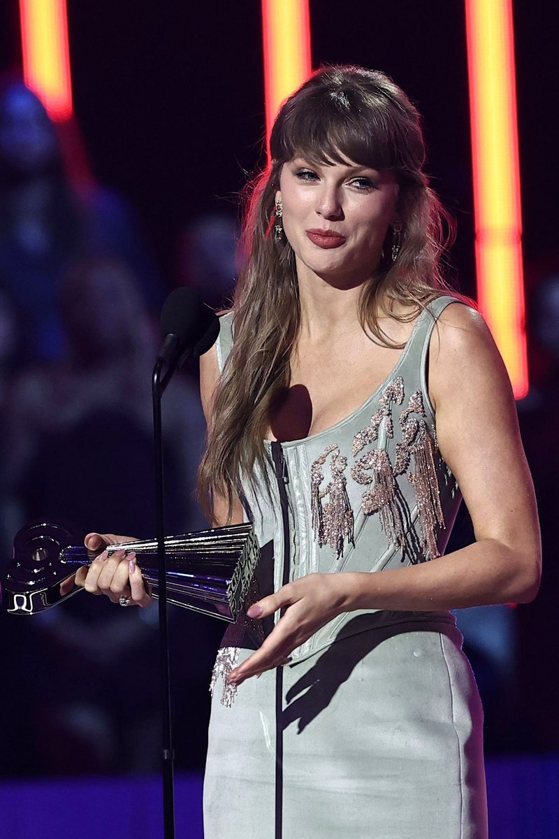 Taylor Swift at 2026 iHeartRadio Music Awards — photo 20