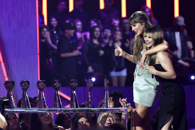 Taylor Swift at 2026 iHeartRadio Music Awards — photo 26