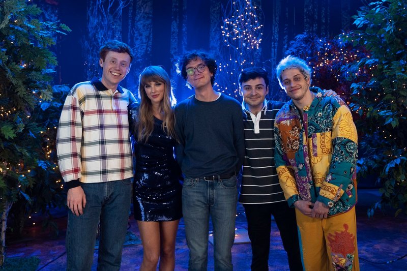 Taylor Swift at Saturday Night Live — photo 3