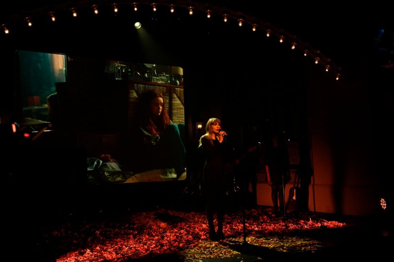 Taylor Swift at Saturday Night Live — photo 7