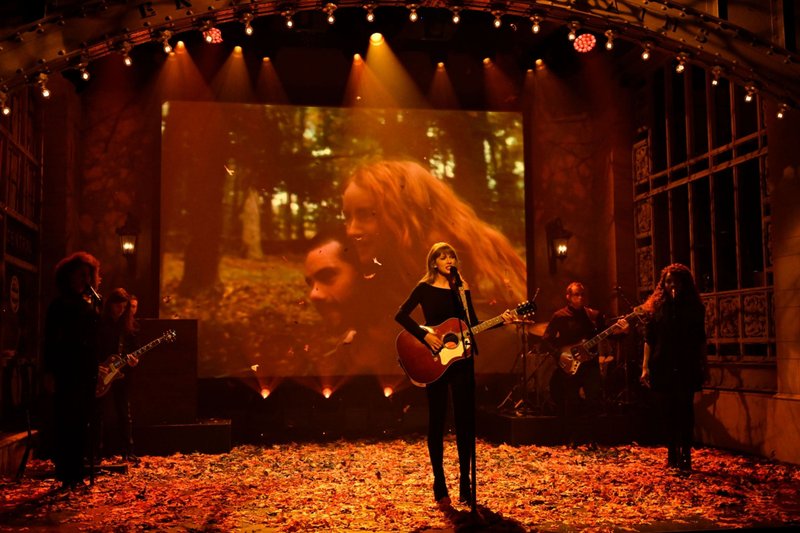 Taylor Swift at Saturday Night Live — photo 8