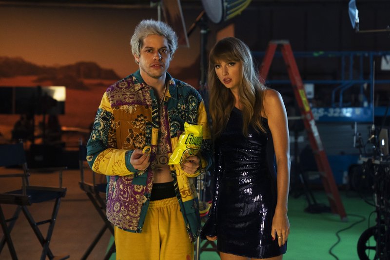 Taylor Swift at Saturday Night Live — photo 10