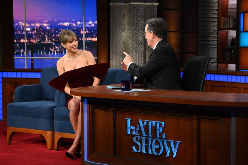 Taylor Swift at The Late Show with Stephen Colbert — photo 4
