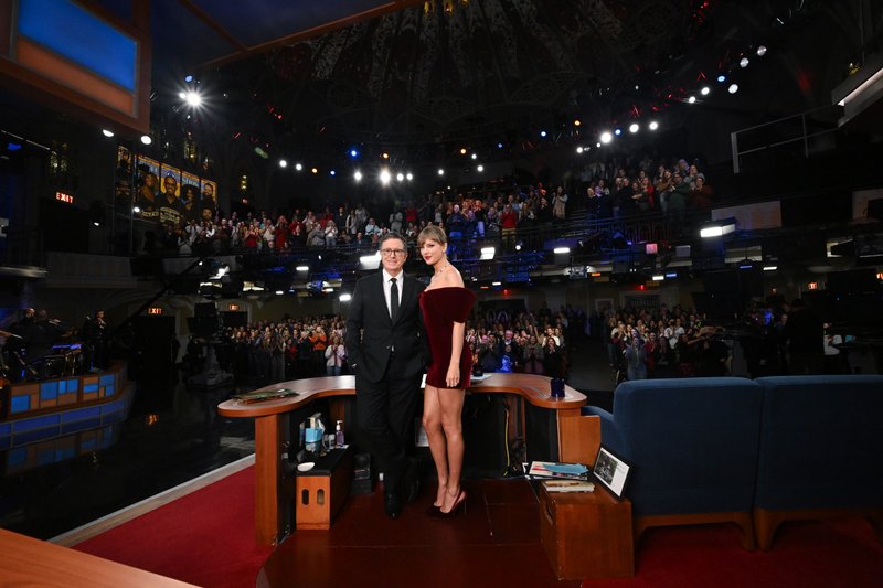 Taylor Swift at The Late Show with Stephen Colbert — photo 5
