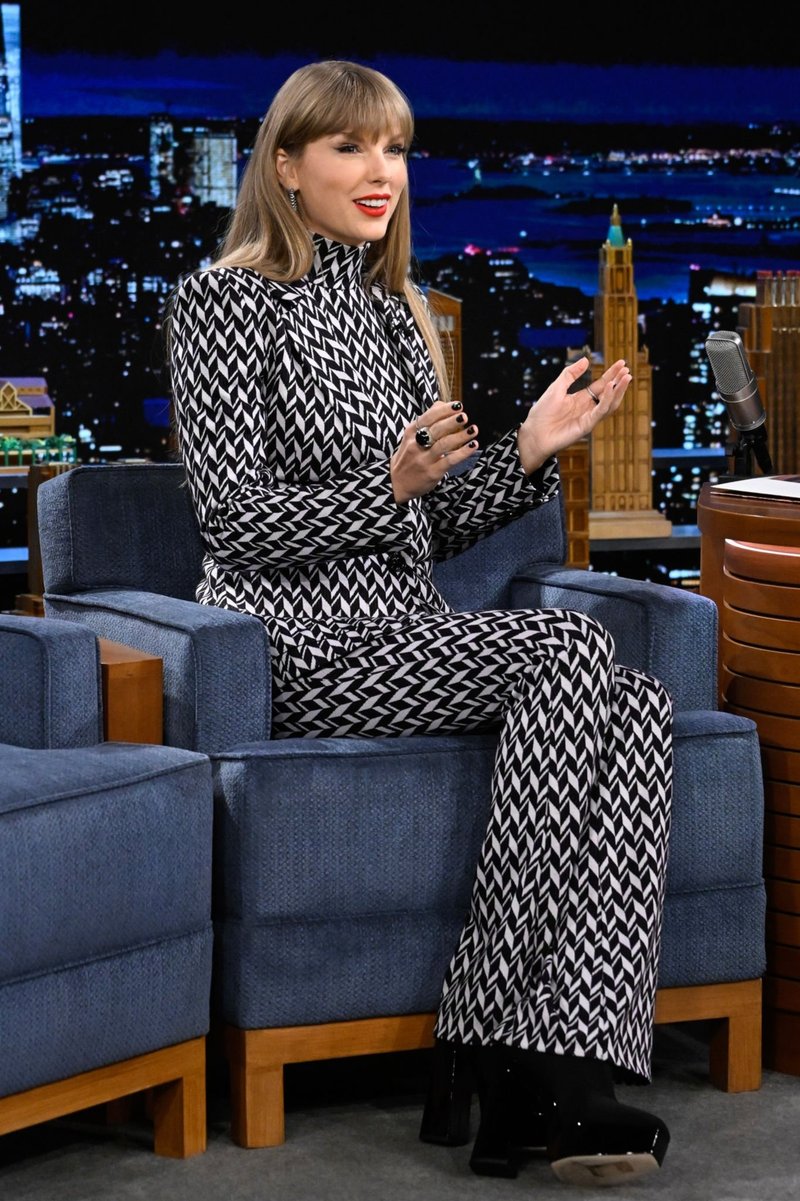 Taylor Swift at The Tonight Show Starring Jimmy Fallon — photo 7