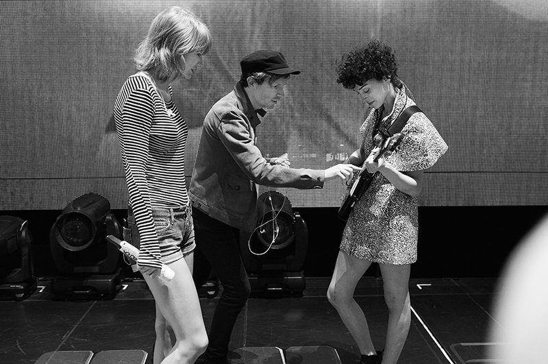 Taylor Swift — Behind The Scenes — photo 2