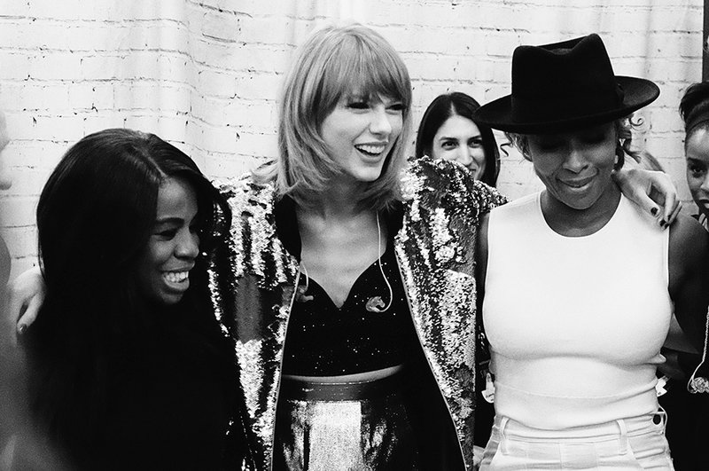 Taylor Swift — Behind The Scenes — photo 3