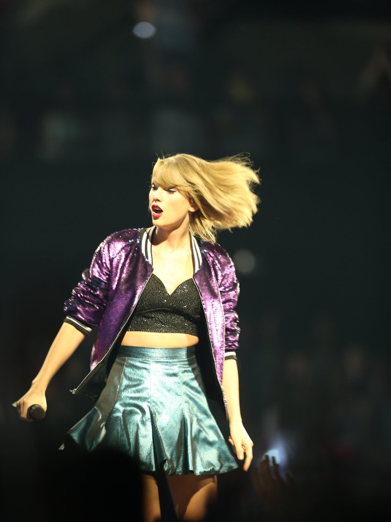 Taylor Swift — December 7 - Adelaide, Australia — photo 4