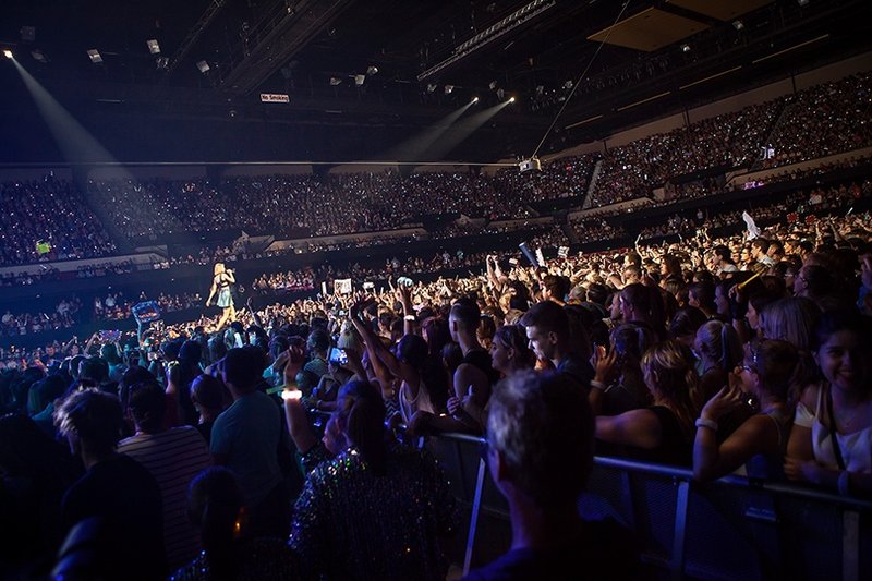 Taylor Swift — December 7 - Adelaide, Australia — photo 17