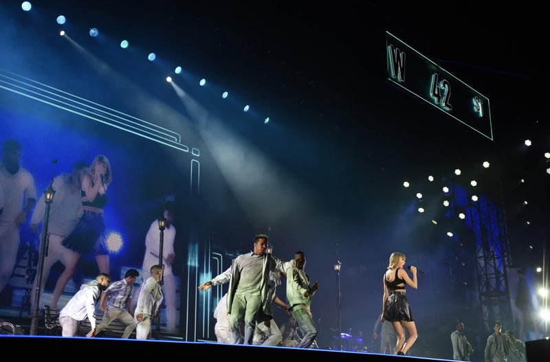 Taylor Swift — June 13 - Philadelphia, Pennsylvania — photo 34