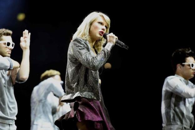 Taylor Swift — June 19 - Cologne, Germany — photo 19