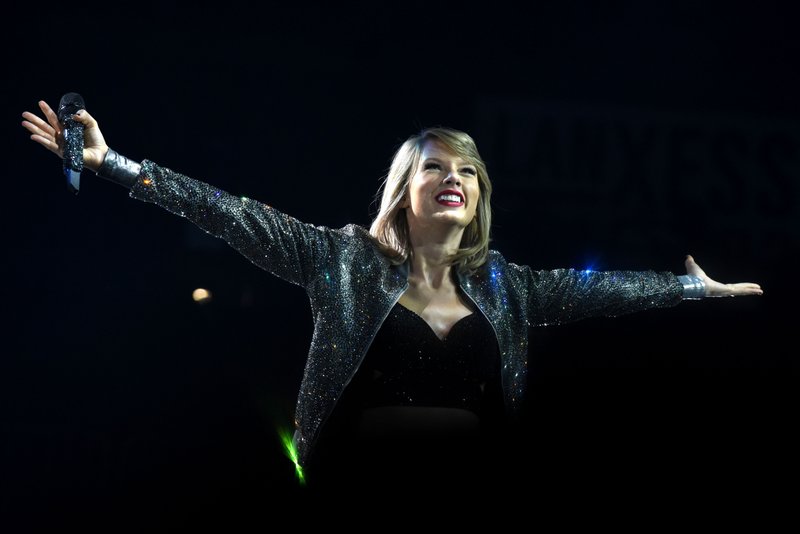 Taylor Swift — June 19 - Cologne, Germany — photo 30