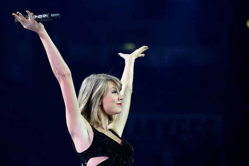 Taylor Swift — June 19 - Cologne, Germany — photo 60