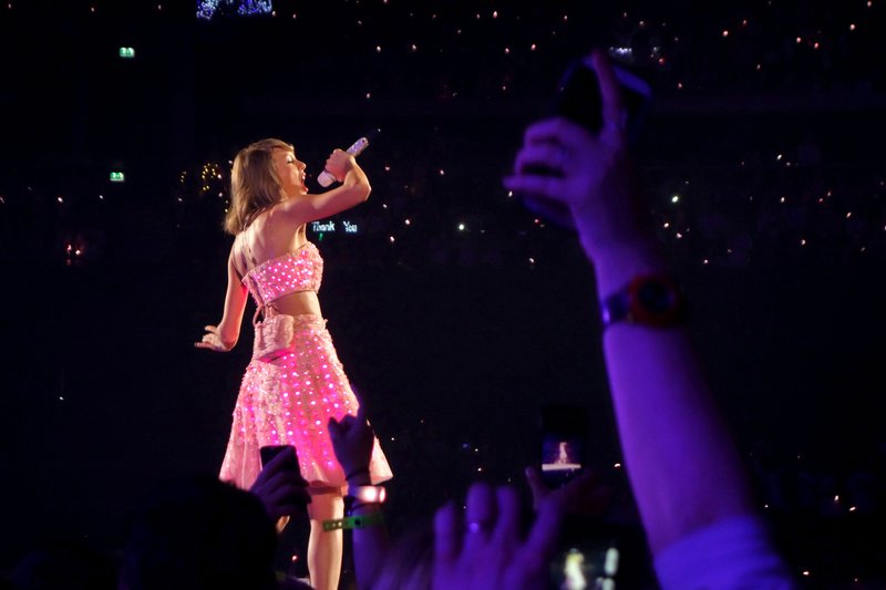 Taylor Swift — June 23 - Glasgow, Scotland — photo 37