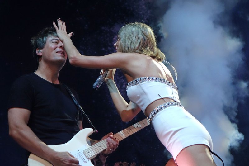 Taylor Swift — June 23 - Glasgow, Scotland — photo 49