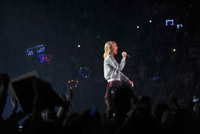 Taylor Swift — June 24 - Manchester, England — photo 16
