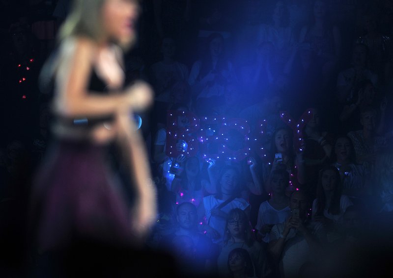 Taylor Swift — June 24 - Manchester, England — photo 26