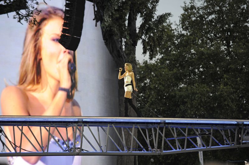 Taylor Swift — June 27 - London, England — photo 54