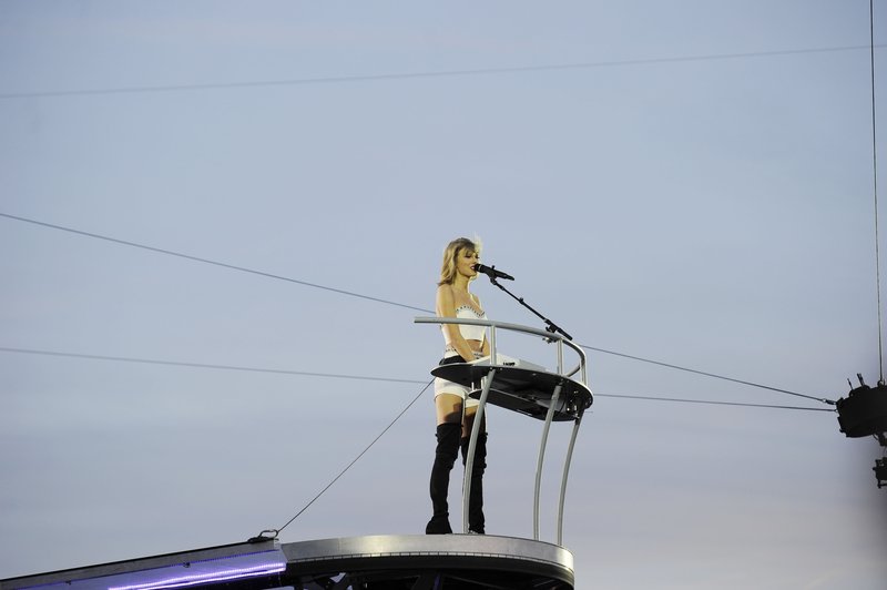 Taylor Swift — June 27 - London, England — photo 60