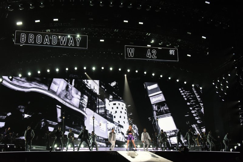 Taylor Swift — May 5 - Tokyo, Japan — photo 8
