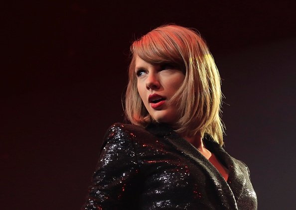 Taylor Swift — November 10 - Shanghai, China — photo 3