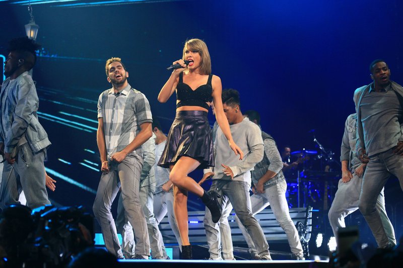 Taylor Swift — November 10 - Shanghai, China — photo 8