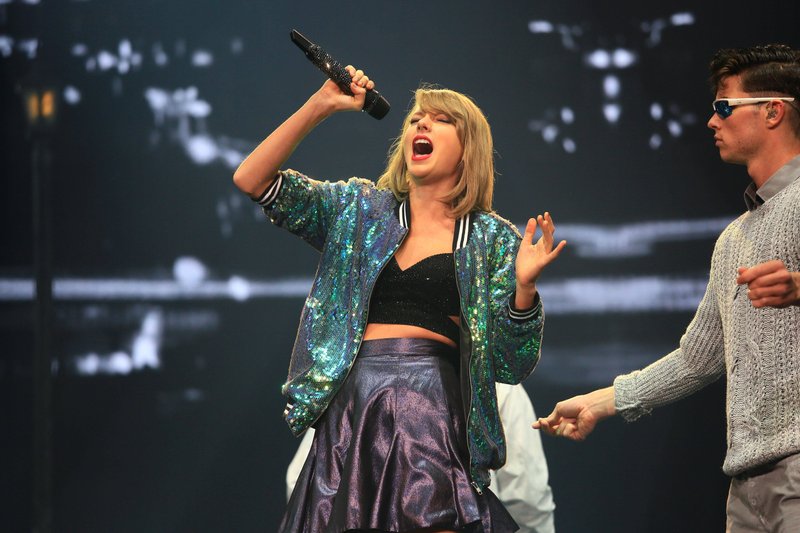 Taylor Swift — November 10 - Shanghai, China — photo 25