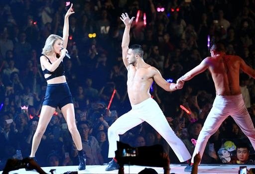 Taylor Swift — November 11 - Shanghai, China — photo 2