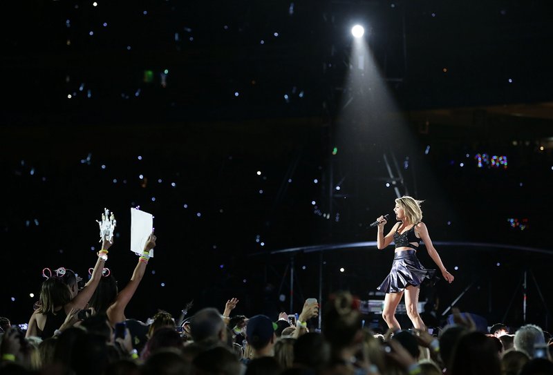 Taylor Swift — November 28 - Sydney, Australia — photo 55