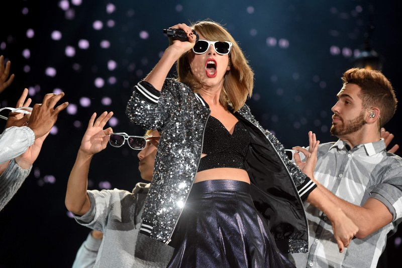 Taylor Swift — October 31 - Tampa, Florida — photo 3