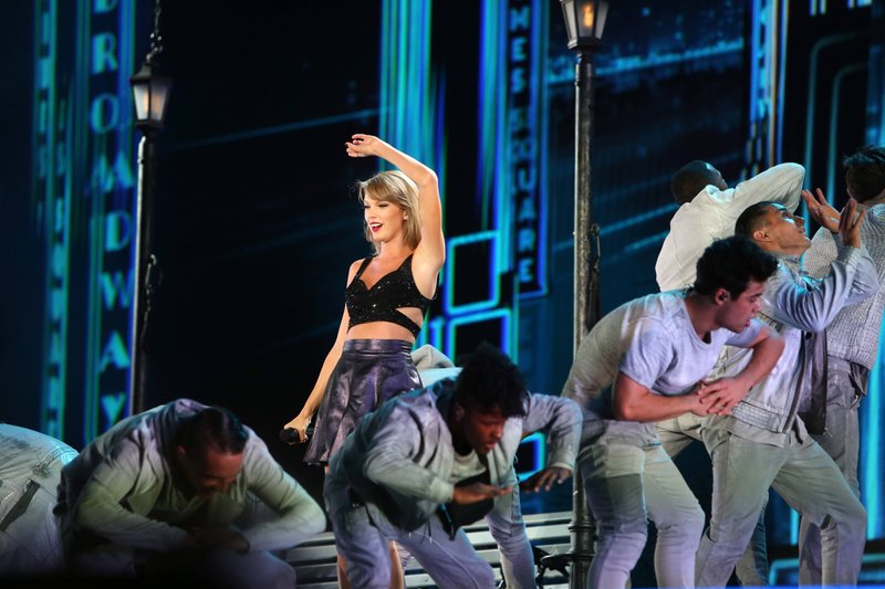 Taylor Swift — October 31 - Tampa, Florida — photo 4