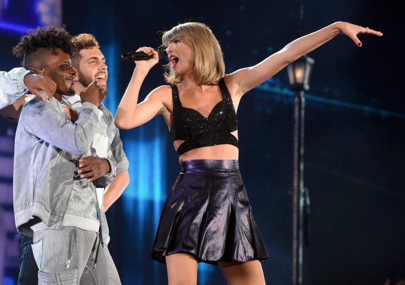 Taylor Swift — October 31 - Tampa, Florida — photo 16
