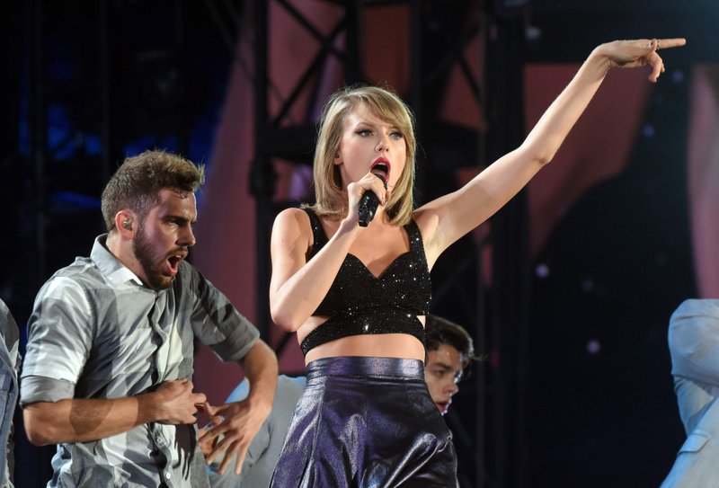 Taylor Swift — October 31 - Tampa, Florida — photo 21