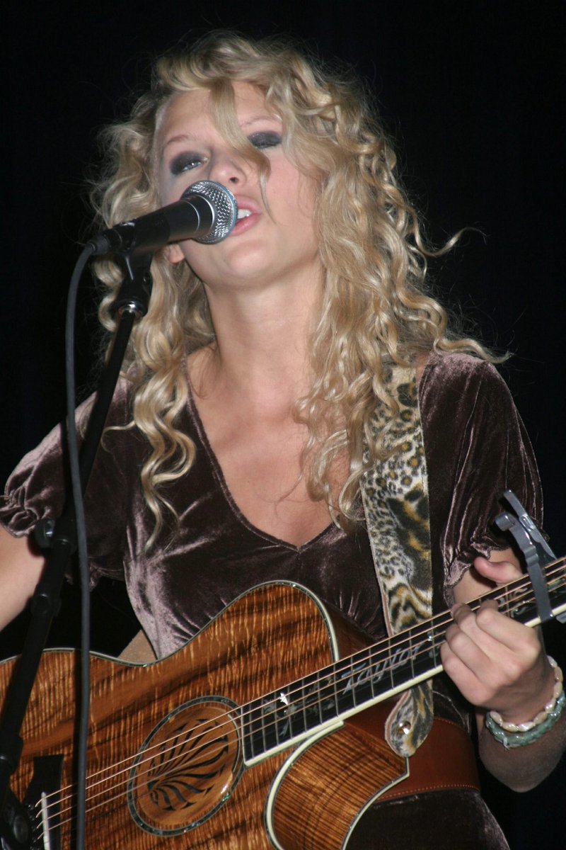 Taylor Swift — Santa Fe Station Las Vegas NV — photo 4
