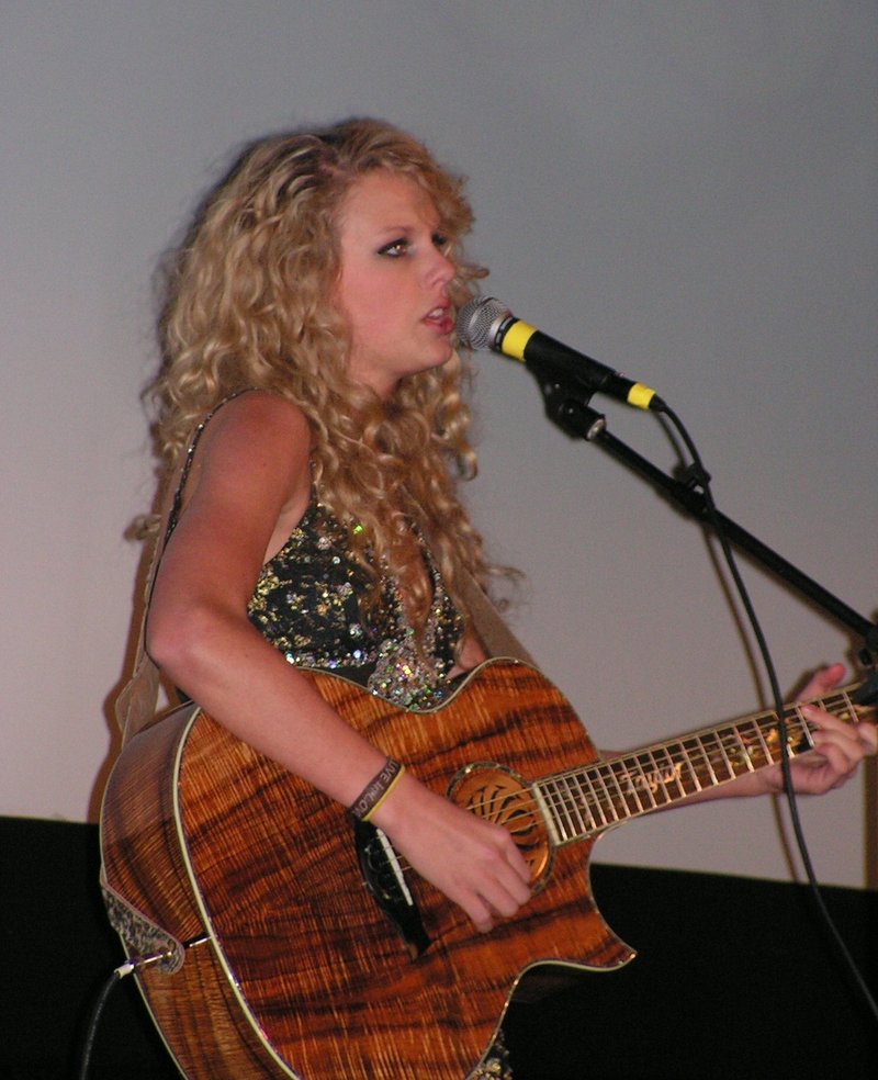 Taylor Swift — WPOR Jingle Jam — photo 3
