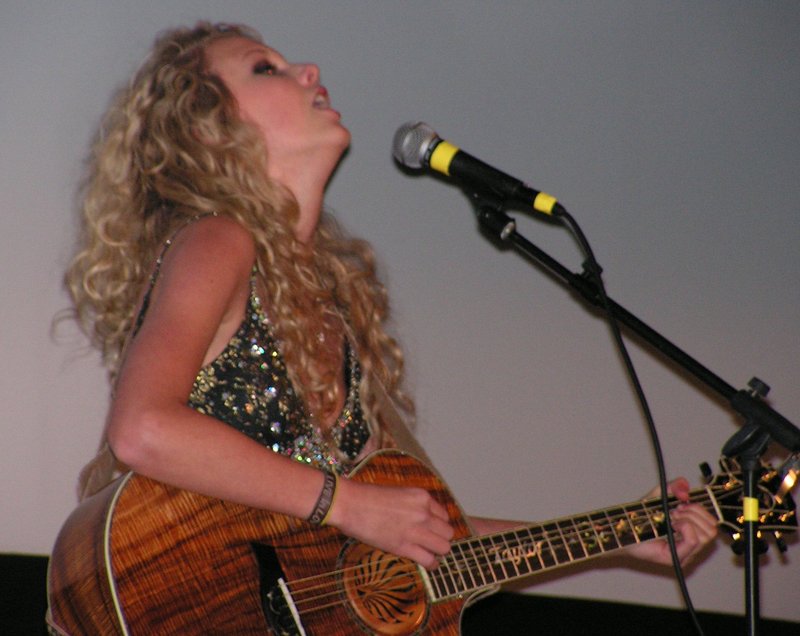 Taylor Swift — WPOR Jingle Jam — photo 8