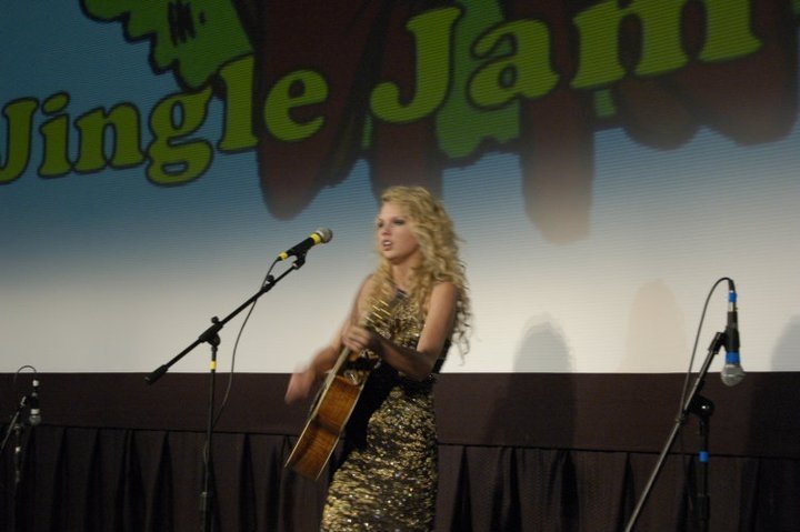 Taylor Swift — WPOR Jingle Jam — photo 11