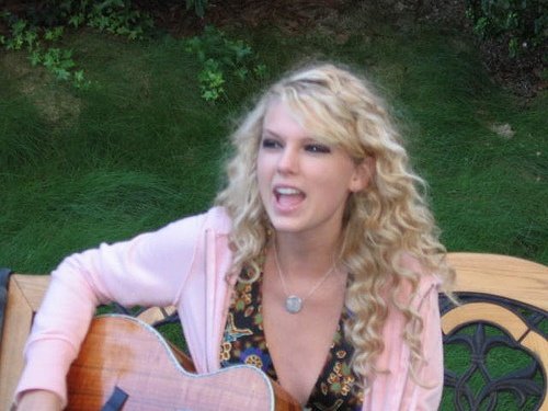 Taylor Swift — @ a Private Garden — photo 2