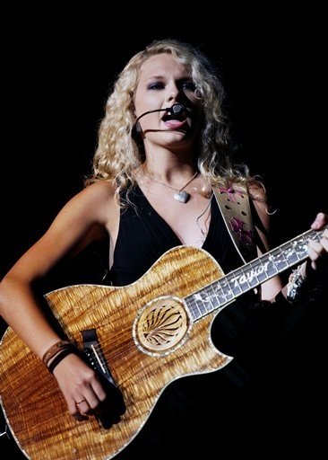 Taylor Swift — @ Bethel NY — photo 2