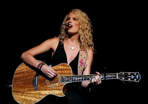 Taylor Swift — @ Bethel NY — photo 7