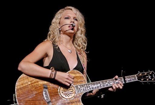Taylor Swift — @ Bethel NY — photo 9